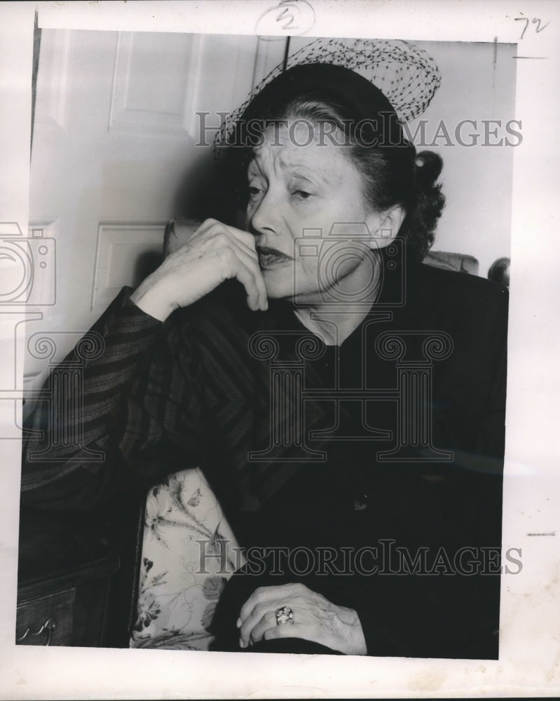 1953 Press Photo Actress Katharine Cornell with Hand to Her Lips - nox11794- Historic Images