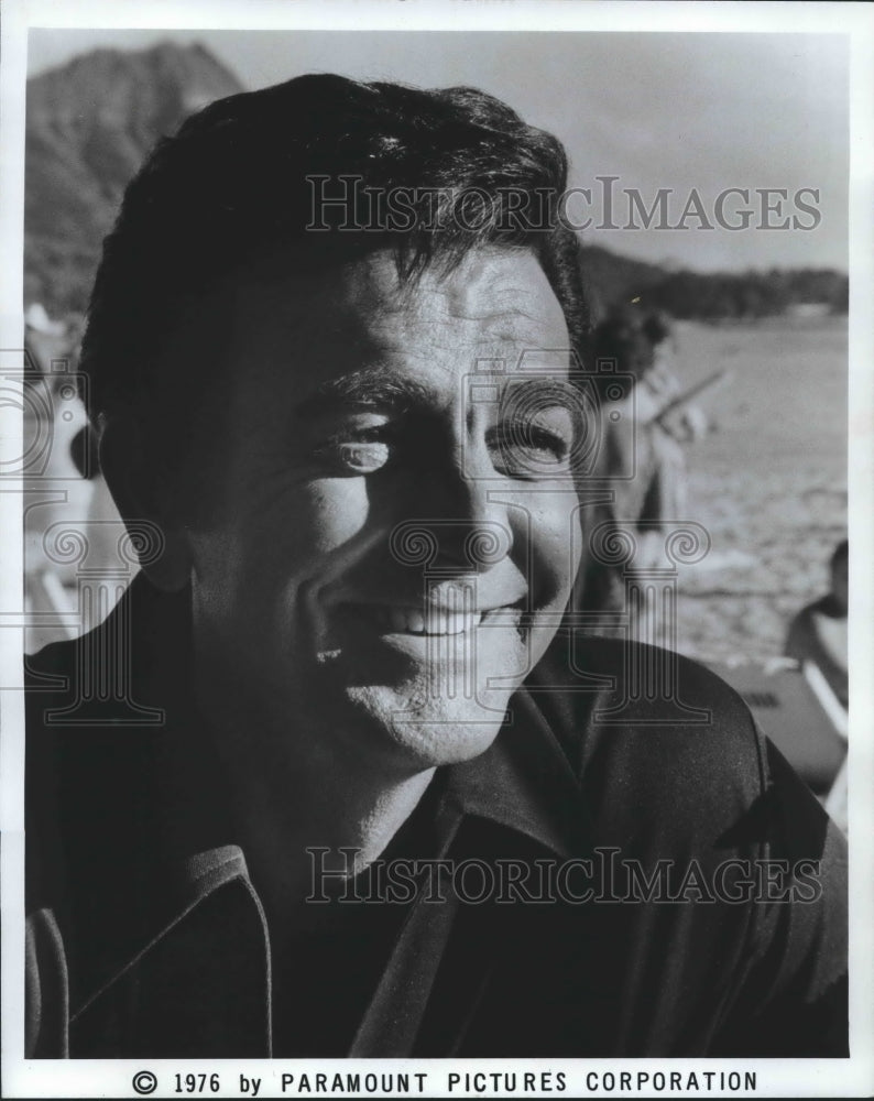 Load image into Gallery viewer, 1976 Press Photo "The Killer Who Wouldn't Die" - Mike Connors, Paramount Star
