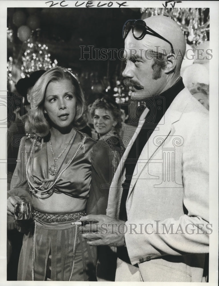 1974 Press Photo Actress Laraine Stephens and Actor Frank Converse in Movin' On