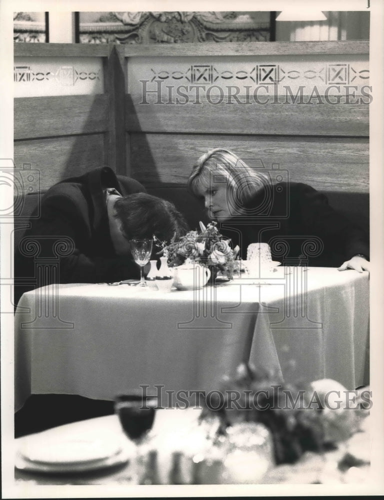 Load image into Gallery viewer, 1990 Press Photo Actor Stephen Collins &amp; Actor Jane Curtin in Working It Out
