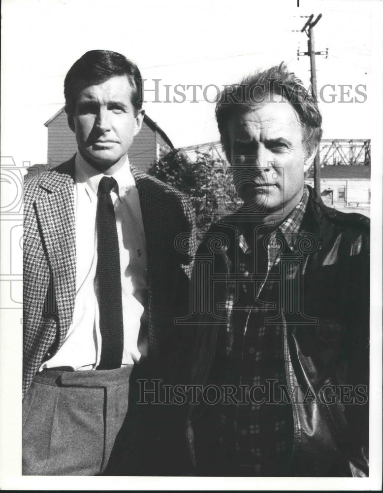 Load image into Gallery viewer, 1985 Press Photo Actors Robert Conrad and George Hamilton
