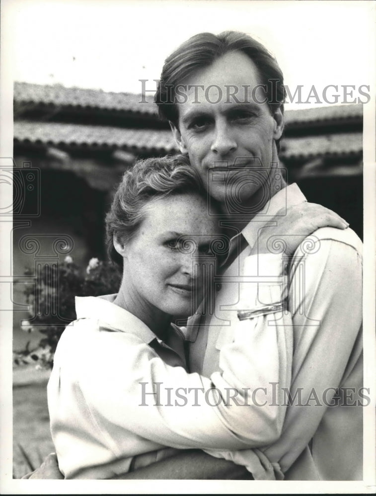 1988 Press Photo Actress Glenn Close. Actor Keith Carradine in Stones for Ibarra