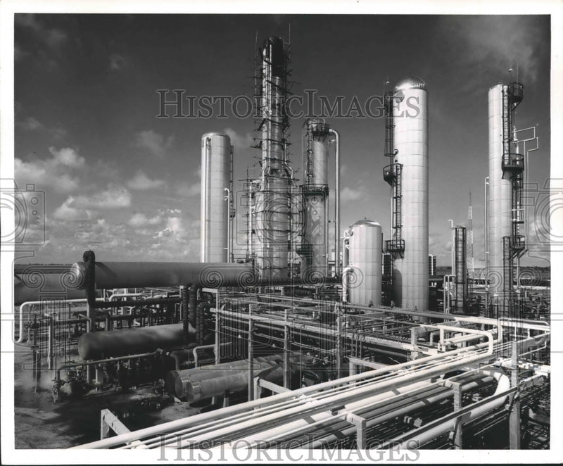 Load image into Gallery viewer, 1966 Press Photo Gas-processing plant at Grand Chenier, La., Continental Oil Co.
