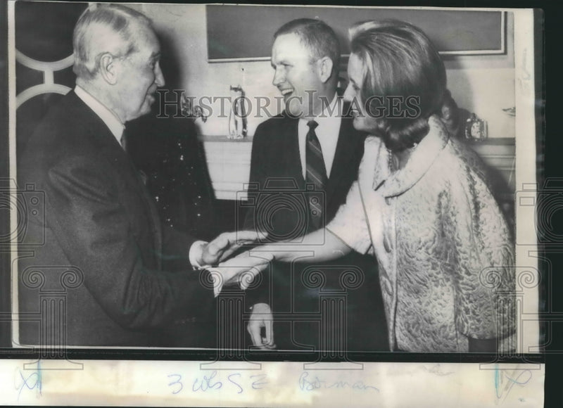 Load image into Gallery viewer, 1969 Press Photo Entertainer Maurice Chevalier Greets Astronaut Frank Borman
