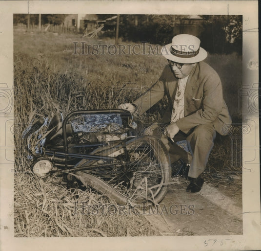 1950 Press Photo Captain Edward Hermann checks motorbike that slid under train