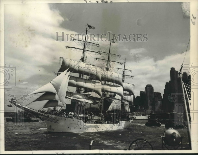 Load image into Gallery viewer, 1957 Press Photo S.S. Christian Radich - Norwegian Ship in New York Harbor
