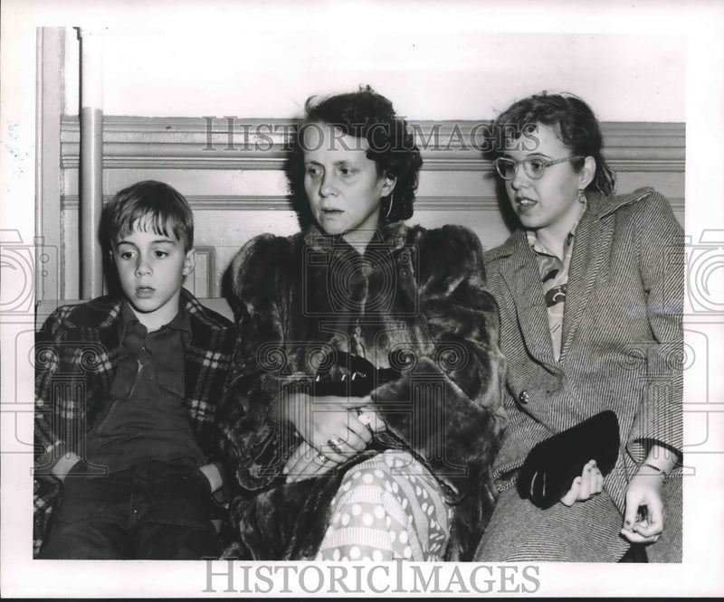 Load image into Gallery viewer, 1952 Press Photo Mrs. Joseph Cogliati, Family of Kidnapped Child
