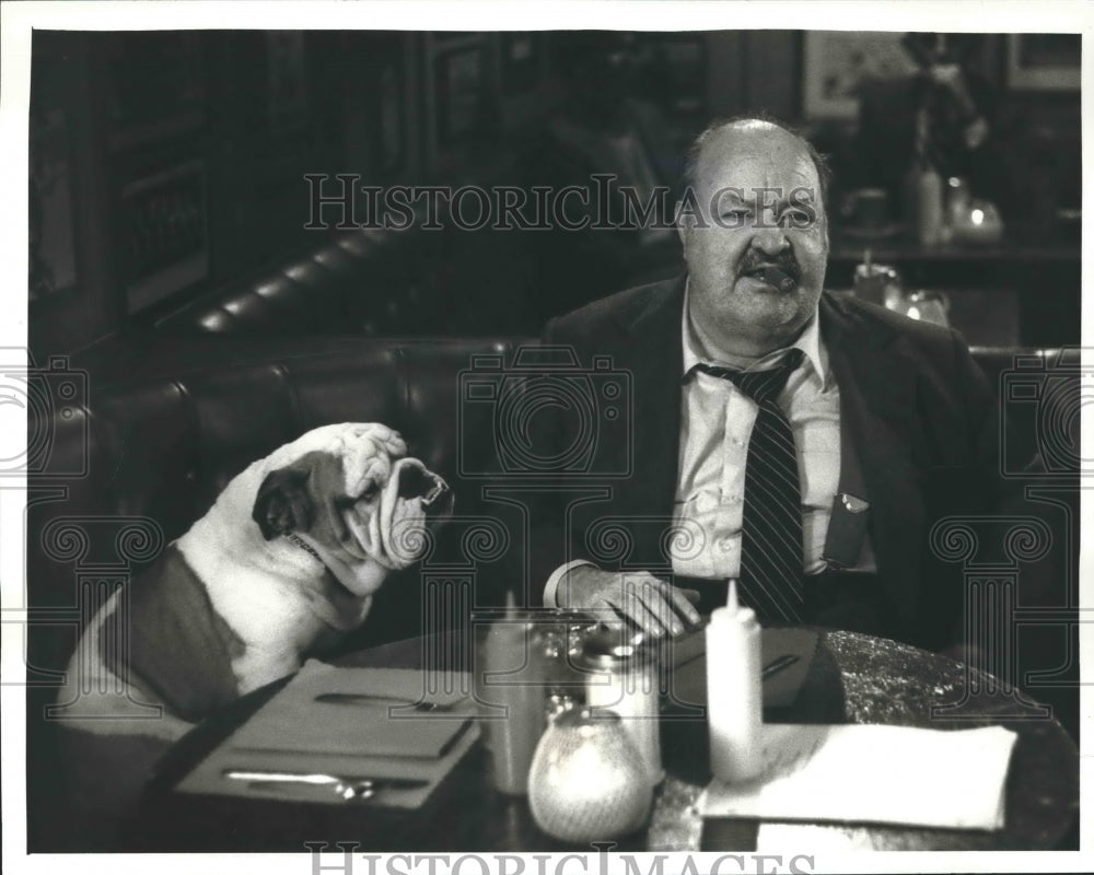 1988 Press Photo "Jake and the Fatman" - William Conrad and Max the Dog on CBS