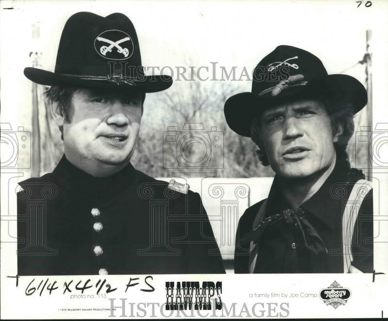 Load image into Gallery viewer, 1976 Press Photo James Hampton and Christopher Connelly in family film "Hawmps"
