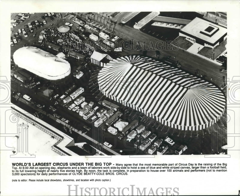 Load image into Gallery viewer, 1992 Press Photo Circus - Aerial View Opening Day Clyde Beatty-Cole Bros. Circus
