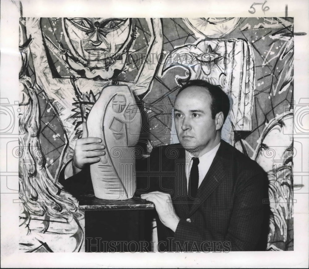 1958 Press Photo Art - Artist C.J. Clark with a Madonna Batik - nox12929