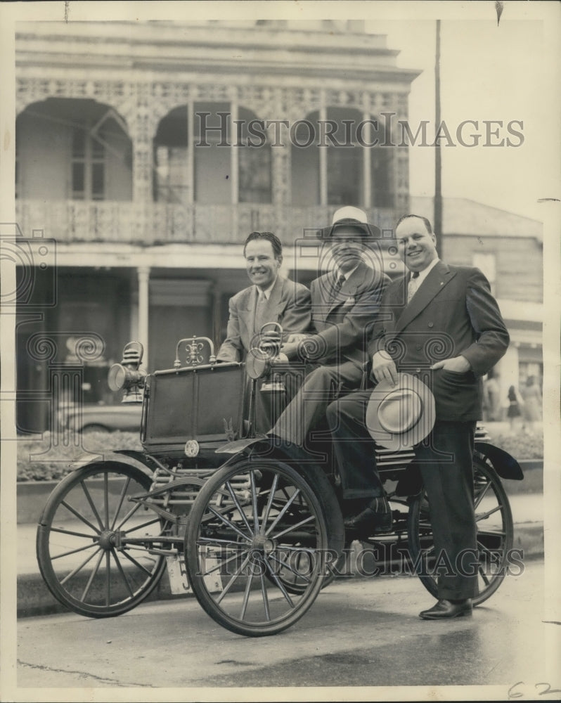 1947 Press Photo Sponsors of "Night in Old New Orleans" in Gas Buggy - nox13082