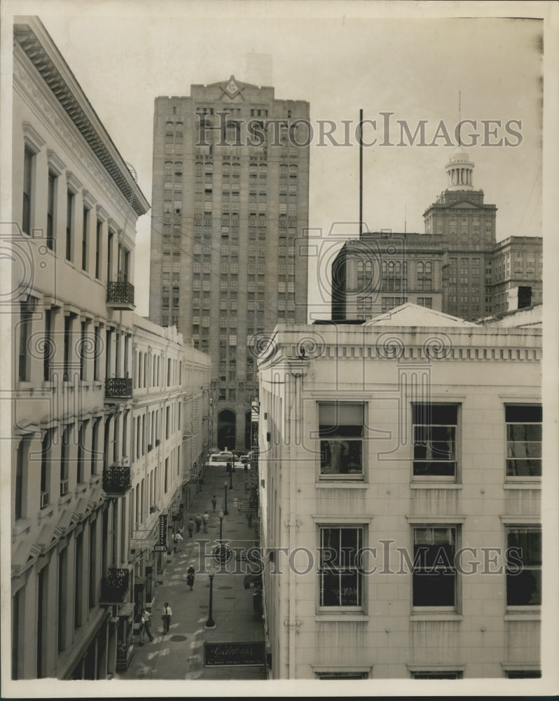 Press Photo Pedestrian Commercial Alley, New Orleans - nox13245