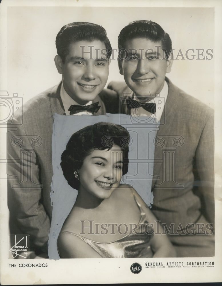 Load image into Gallery viewer, 1961 Press Photo Singing group, the Coronados - nox13271
