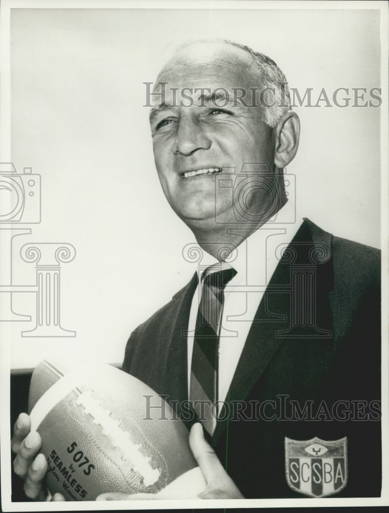 Load image into Gallery viewer, 1967 Press Photo Tom Harmon, football - nox13573
