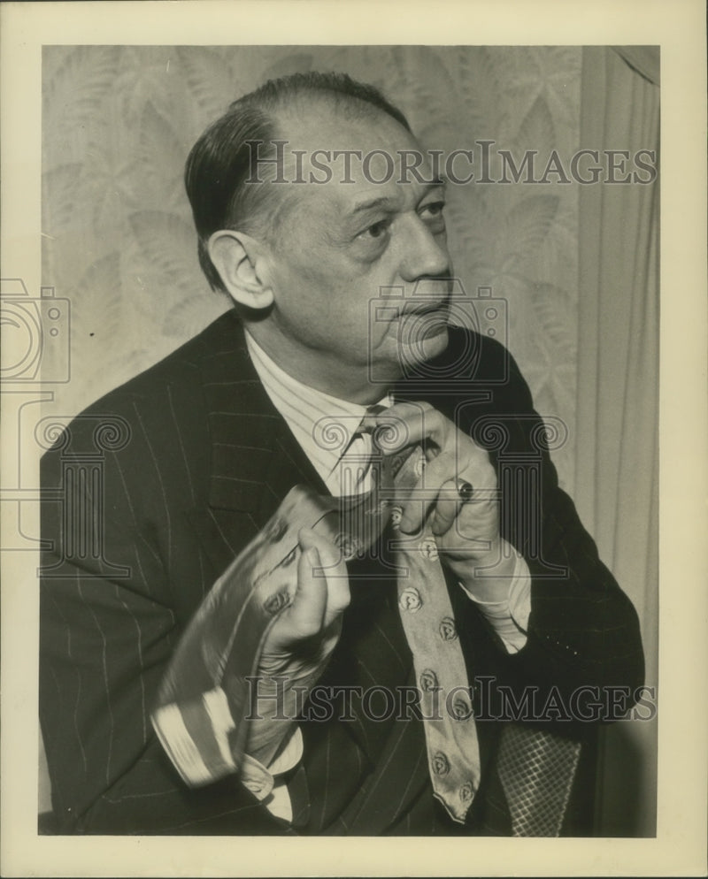 Load image into Gallery viewer, 1949 Press Photo Ely Culbertson - nox13740
