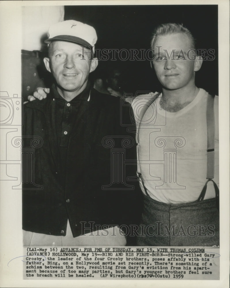 1959 Press Photo Singer Bing Crosby Poses with Son Gary on Movie Set- Historic Images