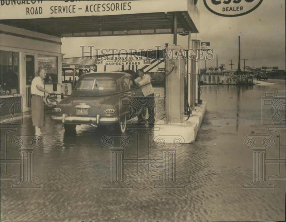 1940 Press Photo Esso Station, Sturms - nox13932