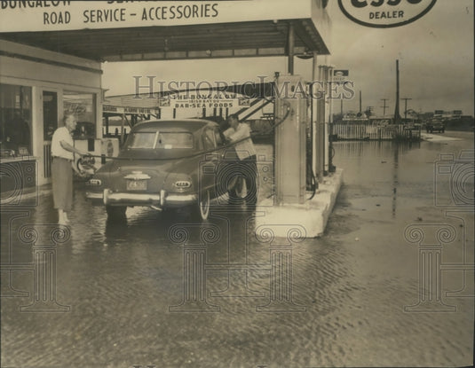 1940 Press Photo Esso Station, Sturms - nox13932