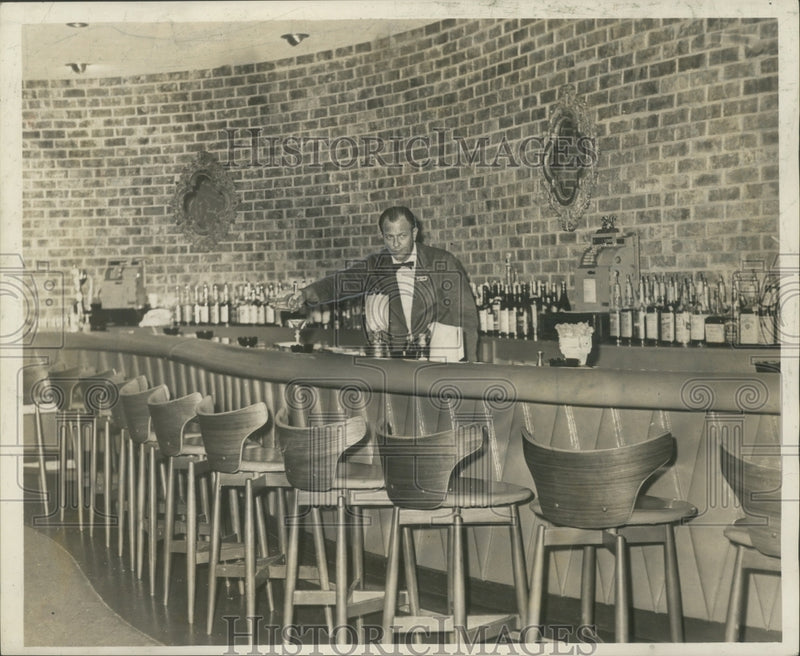 Load image into Gallery viewer, 1963 Press Photo Mixologist Bill McClung at a specially decorated bar
