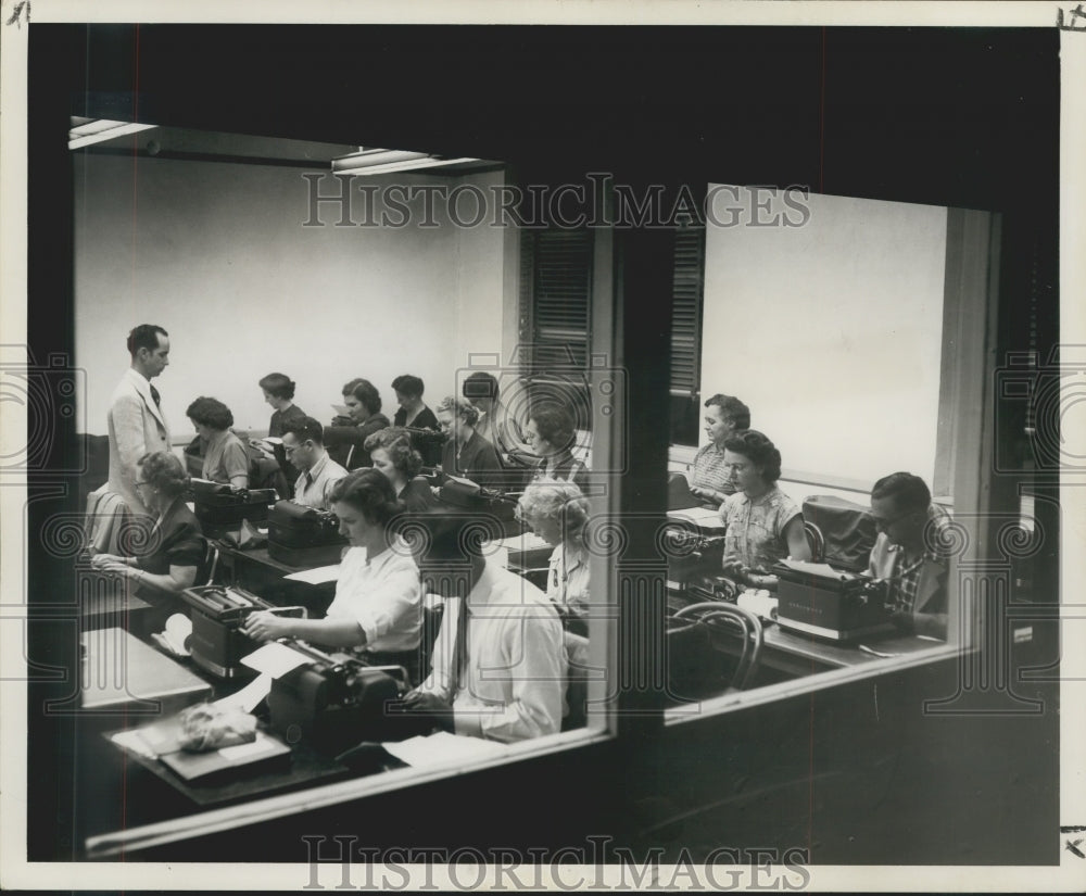1953 Press Photo Course in typing at Thibodaux High school in Lafourche Parish