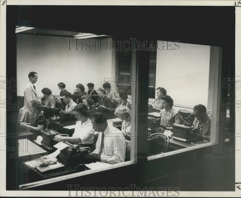 Load image into Gallery viewer, 1953 Press Photo Course in typing at Thibodaux High school in Lafourche Parish
