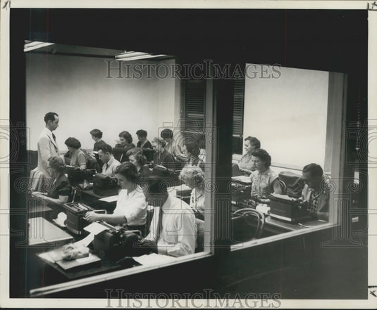 1953 Press Photo Course in typing at Thibodaux High school in Lafourche Parish