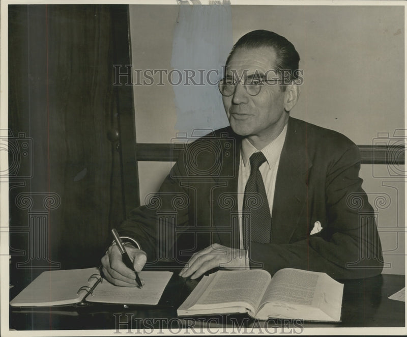 Load image into Gallery viewer, 1953 Press Photo Sverre Daehli, Norwegian supreme court justice in Louisiana
