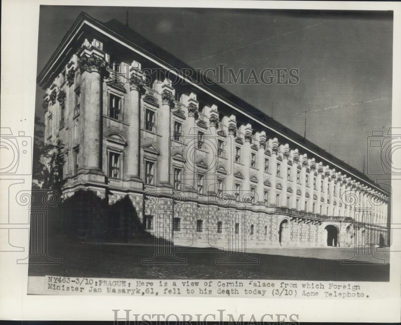 Load image into Gallery viewer, 1948 Press Photo Cernin Palace in Prague, Czechoslovakia - nox14304
