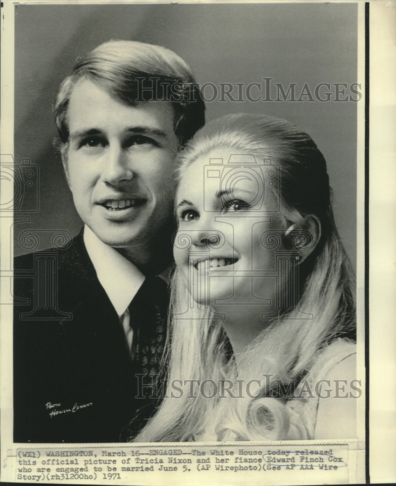 Load image into Gallery viewer, 1971 Press Photo An official photo of Edward Finch Cox &amp; fiancee Tricia Nixon
