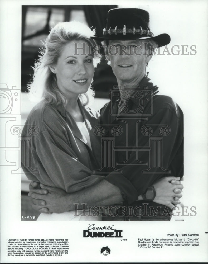 Load image into Gallery viewer, 1988 Press Photo Paul Hogan, Linda Kozlowski in "'Crocodile' Dundee II"

