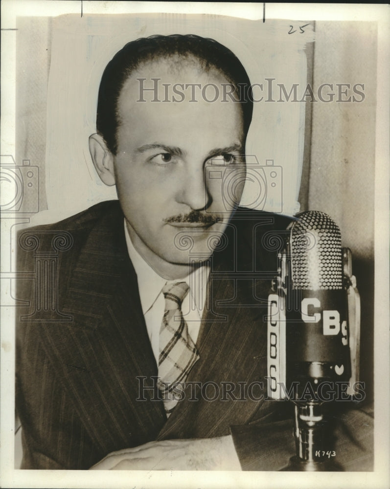 1951 Press Photo Bill Costello, chief of the Columbia Broadcasting System- Historic Images