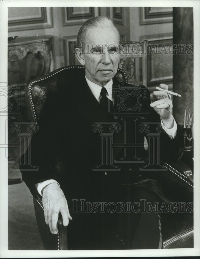 1981 Press Photo Hume Cronyn in Noel Coward Performance - nox14783