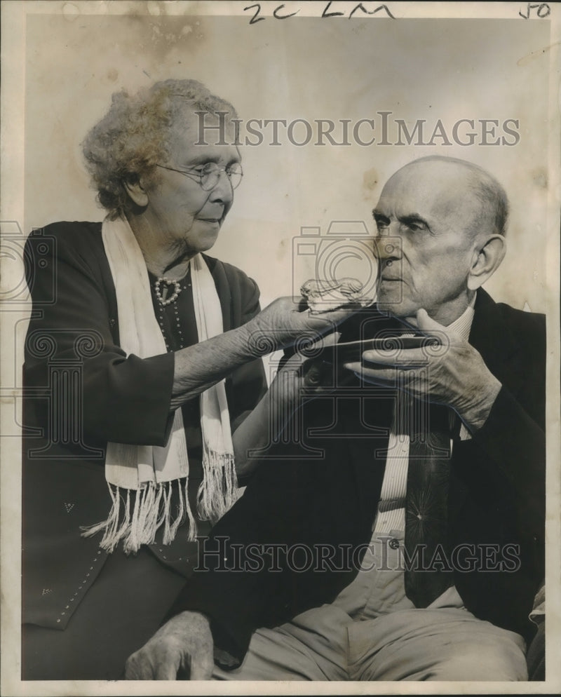 Load image into Gallery viewer, 1954 Press Photo Mr. and Mrs. U. C. Delaune celebrate 65th Wedding Anniversary
