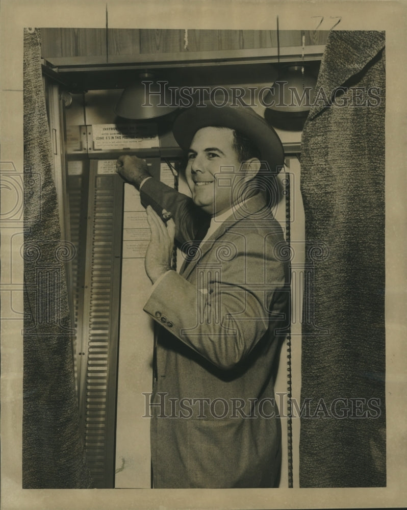 1957 Press Photo Willis George Delhommer - nox14976
