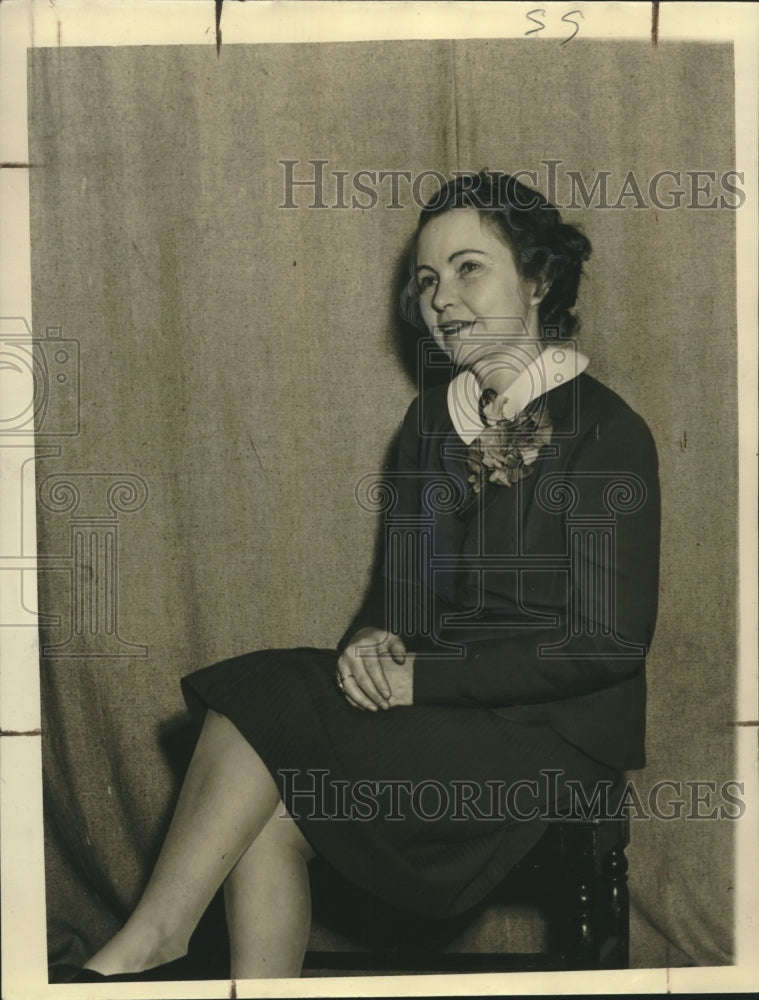 1941 Press Photo Mrs. Zella Courtney, Furnishings and Decorations Planner
