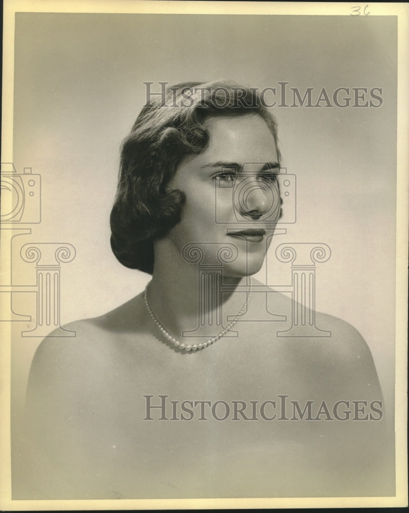 Load image into Gallery viewer, 1956 Press Photo Miss Carolyn Blake Curtis, Calipe of Krewe Cairo - nox15010
