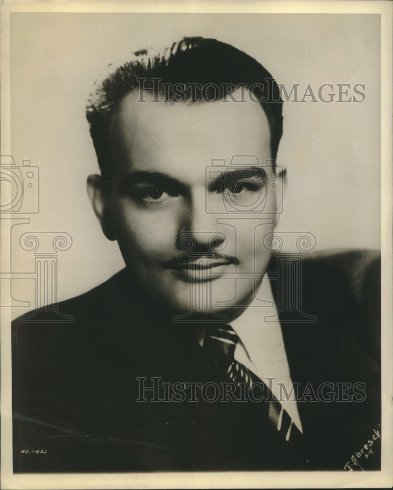 1943 Press Photo Tenor Donald Dame signed to a contract by Metropolitan Opera