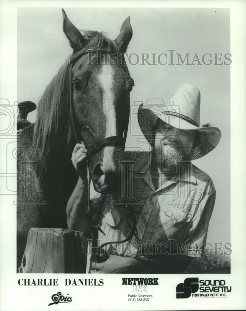 1981 Press Photo Musician Charlie Daniels with Horse - nox15309