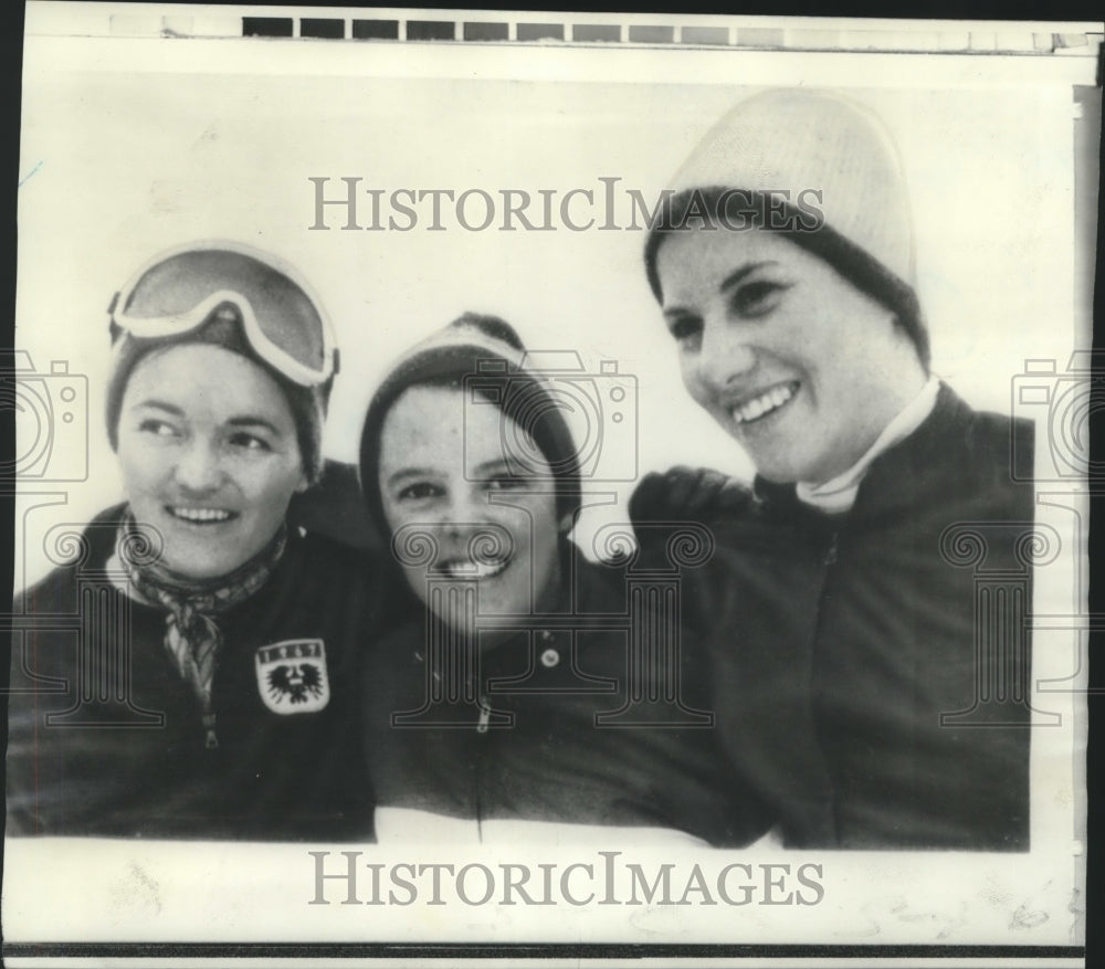 1969 Press Photo Kiki Cutter with Olga Pall and Gerraud Gabl in Germany Contest- Historic Images