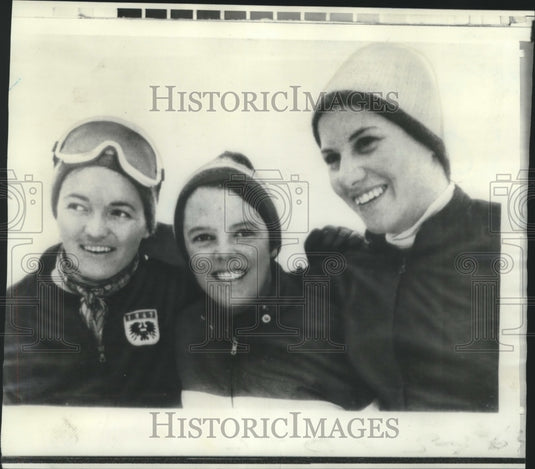 1969 Press Photo Kiki Cutter with Olga Pall and Gerraud Gabl in Germany Contest- Historic Images