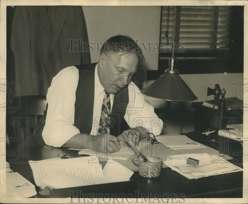 Load image into Gallery viewer, 1933 Press Photo James E. Crown, New Orleans - nox15466
