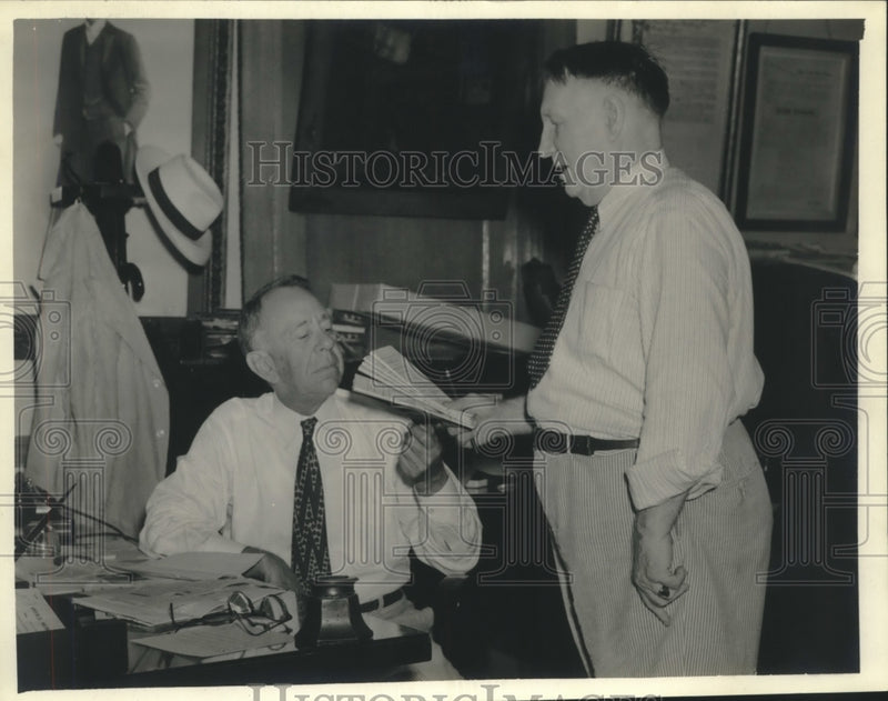 Load image into Gallery viewer, 1941 Press Photo Major James E. Crown, Veteran Editor of the New Orleans States
