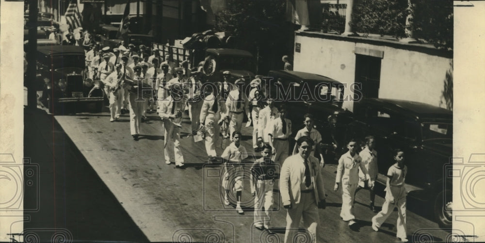 1938 Press Photo Procession of Contessa Entellinas on Feast Day, New Orleans
