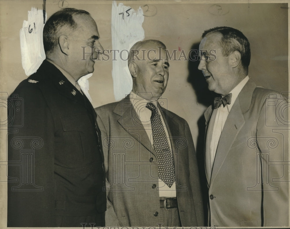 1947 Press Photo Col. Dunn, Rep. Whittington &amp; Maj. Gen. Robert W. Crawford meet