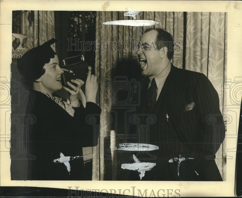Load image into Gallery viewer, 1937 Press Photo Mrs. Richard Crooks filming Husband Sing at Music Reception

