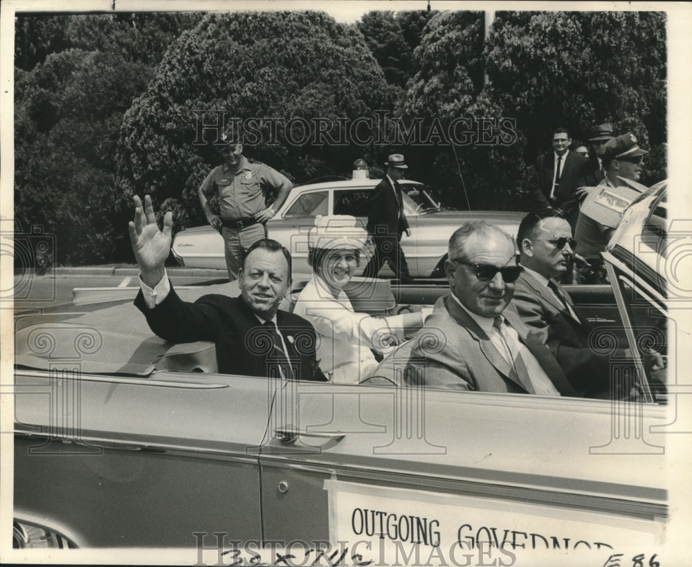 1964 Press Photo Outgoing Governor and Mrs. Jimmie H. Davis en route to Capitol