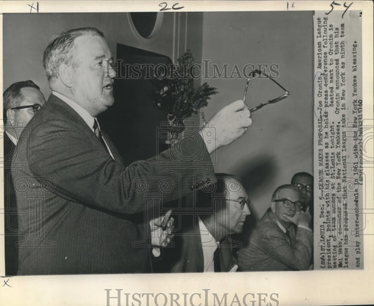 1960 Press Photo American League President Joe Cronin at News Conference