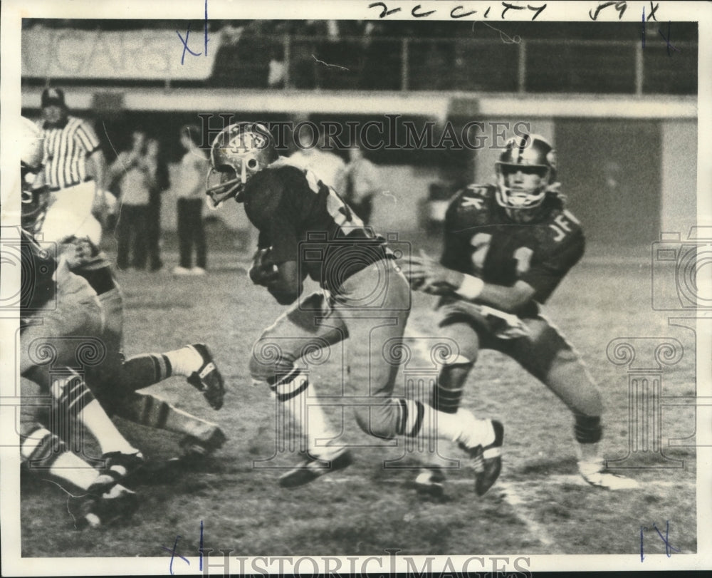 1973 Press Photo Chris Craig and Cyril Bostick in Football Game, East Jefferson