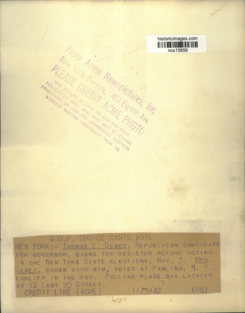 1942 Press Photo Thomas E. Dewey, signs register before voting, New York